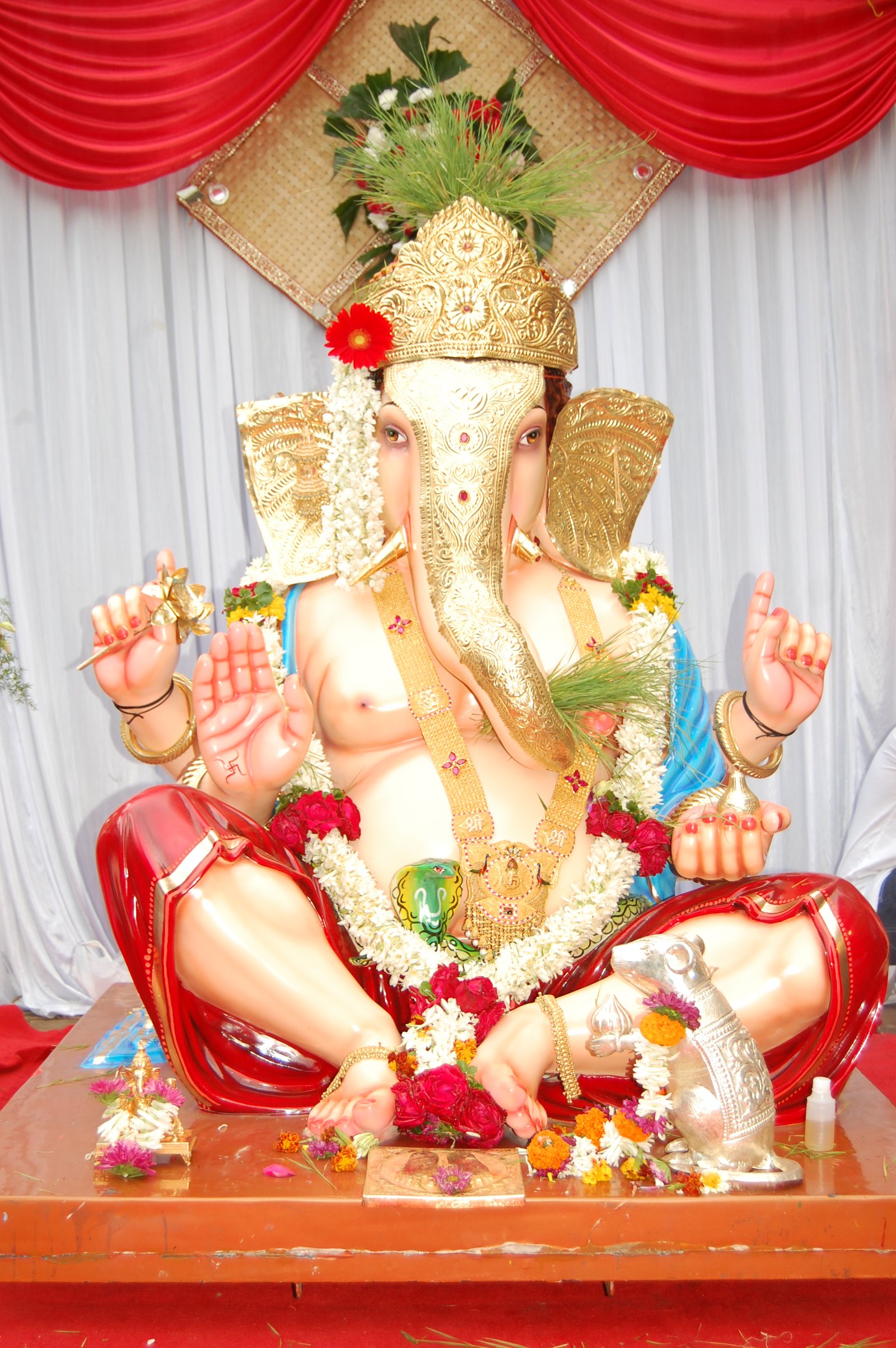 १२१ तोळ्यांचा ऐतिहासिक सुवर्णहार